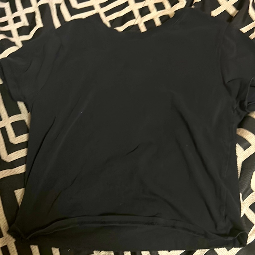 Black croped baby tee!